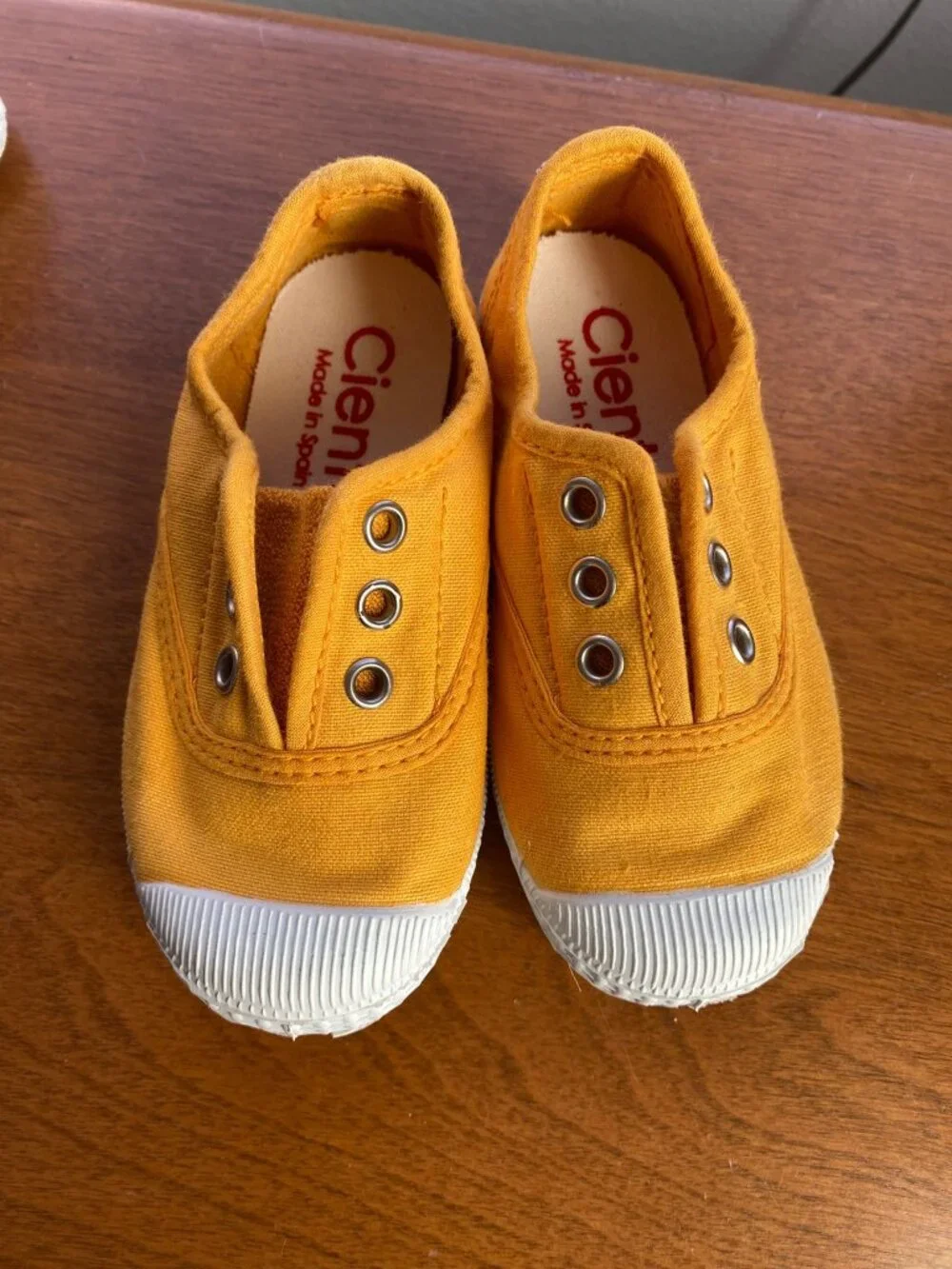 Cienta toddler shoes size 23
